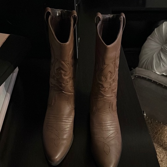 Womens Stylish Comfortable Closed Toe Cowgirl Mid Calf Boots - Picture 3 of 7